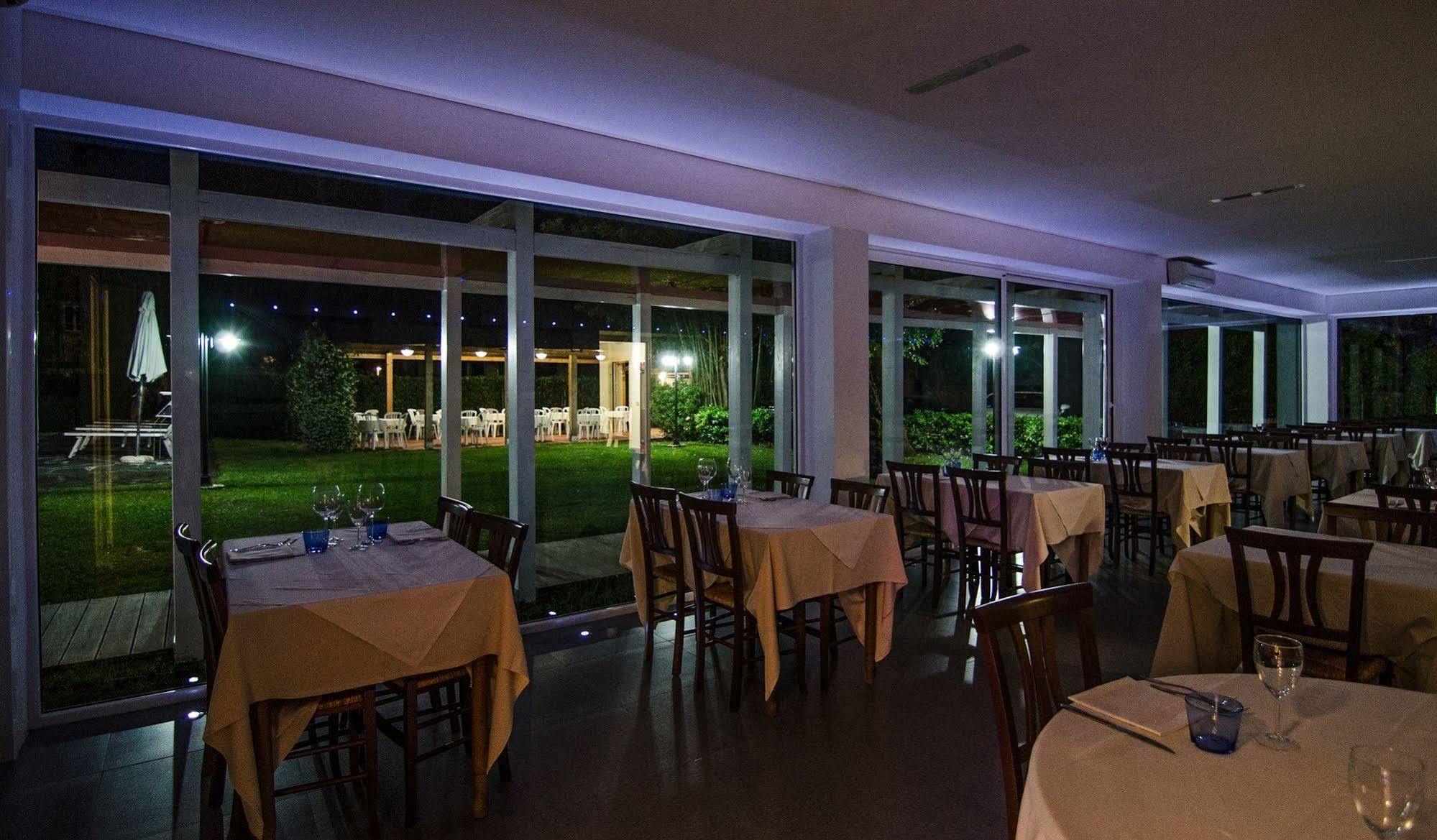 Hotel Hermitage Marina di Massa Exterior foto