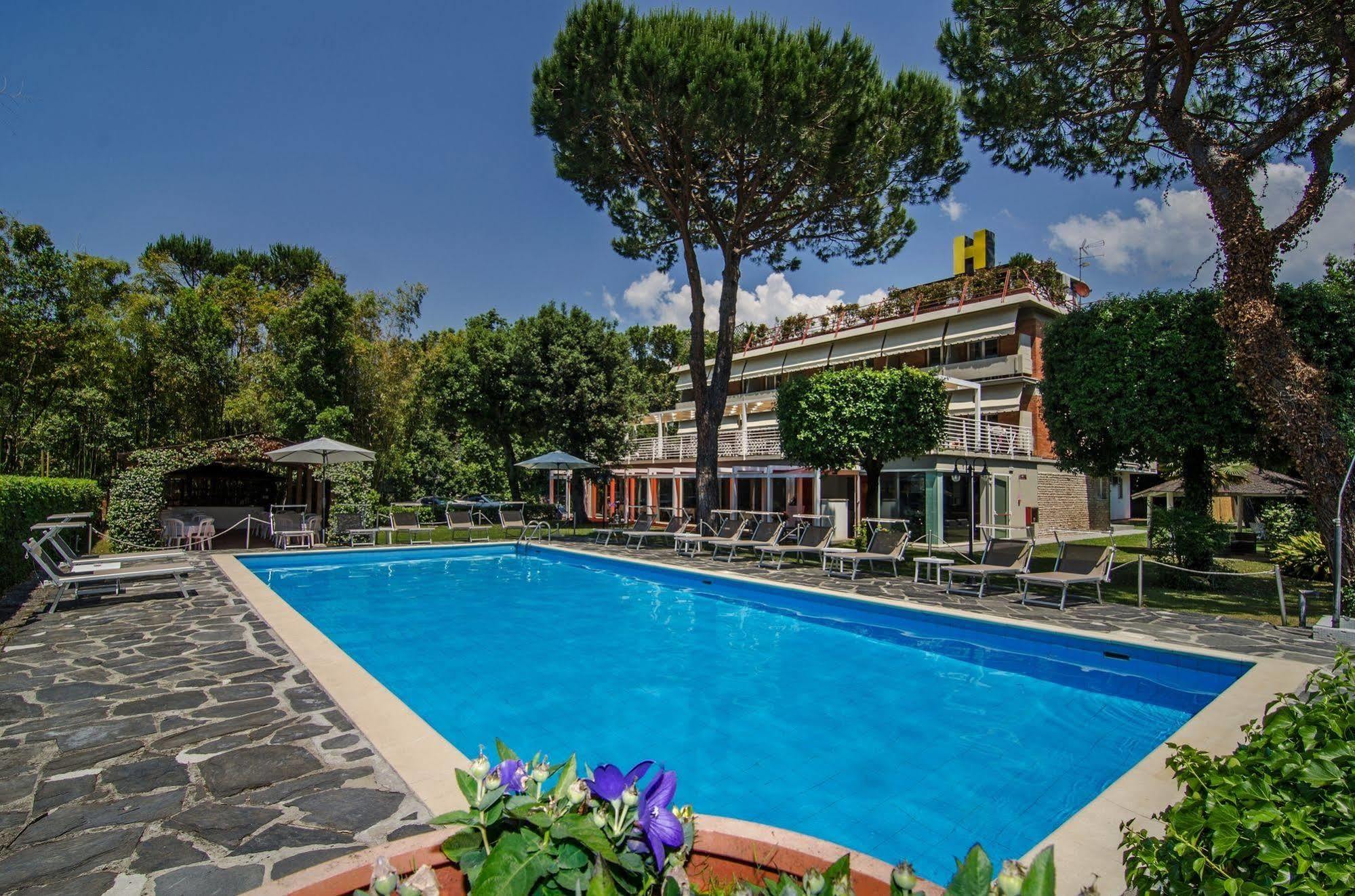 Hotel Hermitage Marina di Massa Exterior foto