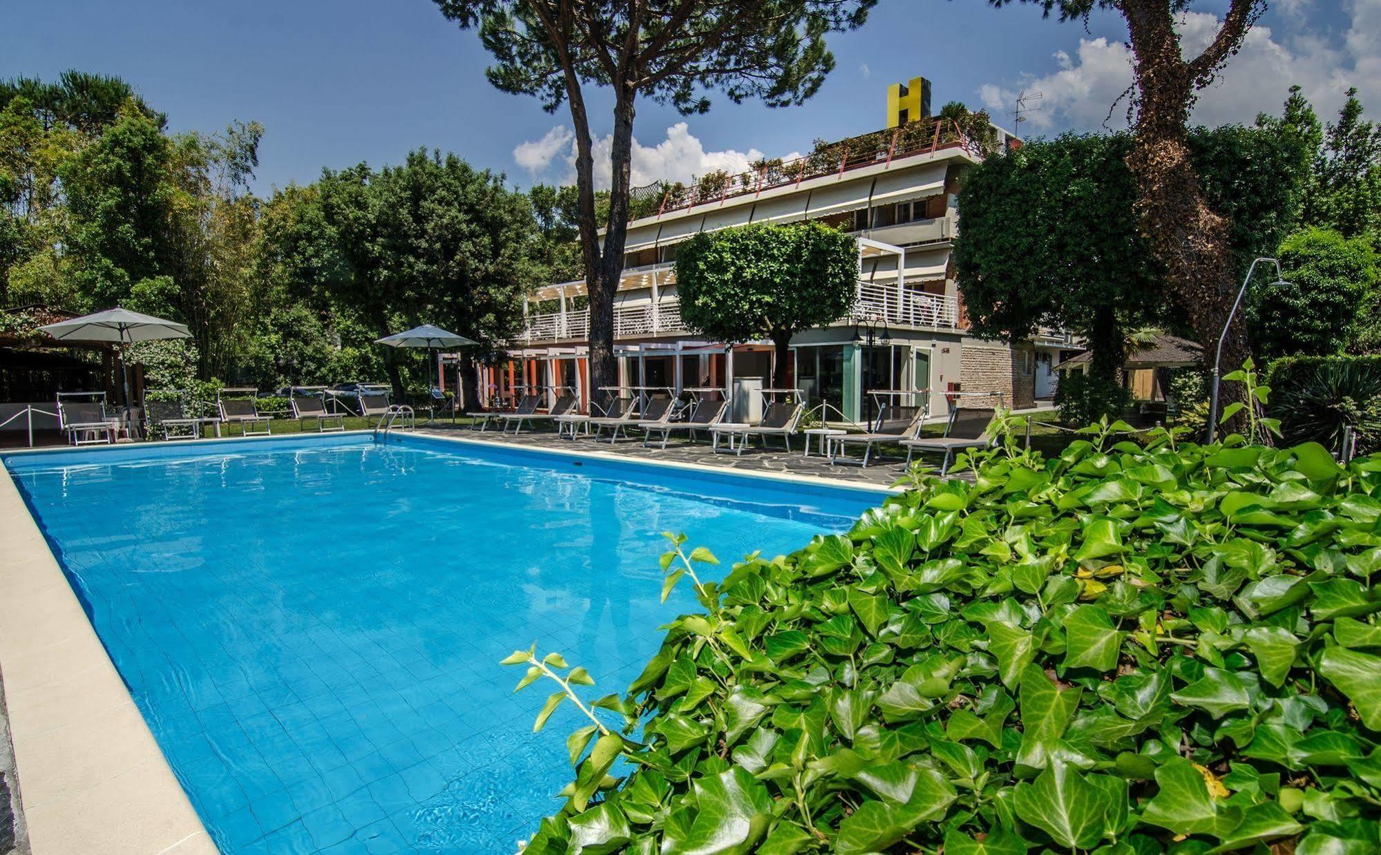 Hotel Hermitage Marina di Massa Exterior foto